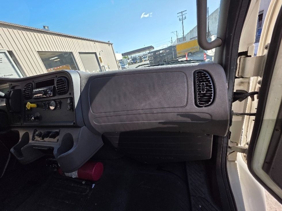 Refrigerated Truck-Light and Medium Duty Trucks-Freightliner-2019-M2-Torrance-CA-264,201\n\t\tmiles-$ 40,250 - Image 21