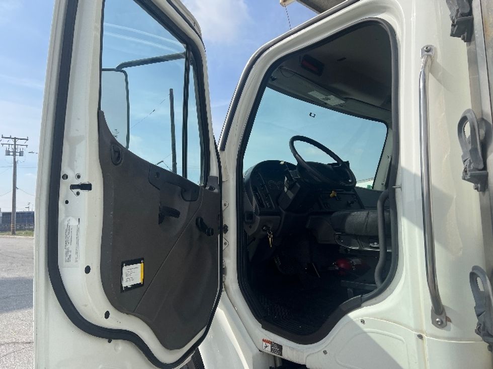 Refrigerated Truck-Light and Medium Duty Trucks-Freightliner-2019-M2-Torrance-CA-300,973\n\t\tmiles-$ 30,250 - Image 16