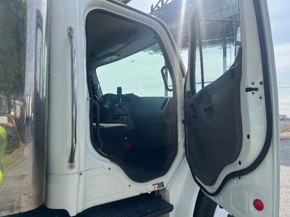 Refrigerated Truck-Light and Medium Duty Trucks-Freightliner-2019-M2-Torrance-CA-300,973\n\t\tmiles-$ 30,250 - Image 20