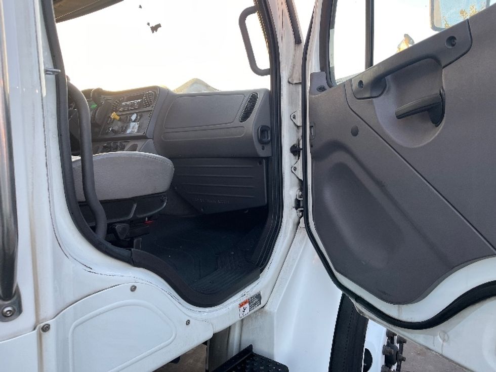 Refrigerated Truck-Light and Medium Duty Trucks-Freightliner-2019-M2-Torrance-CA-334,362\n\t\tmiles-$ 24,500 - Image 20
