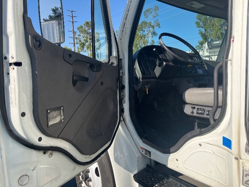 Refrigerated Truck-Light and Medium Duty Trucks-Freightliner-2019-M2-Torrance-CA-338,003\n\t\tmiles-$ 24,750 - Image 14