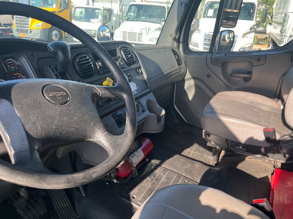 Refrigerated Truck-Light and Medium Duty Trucks-Freightliner-2019-M2-Torrance-CA-338,003\n\t\tmiles-$ 24,750 - Image 15