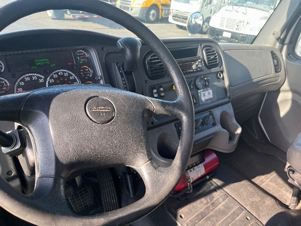 Refrigerated Truck-Light and Medium Duty Trucks-Freightliner-2019-M2-Torrance-CA-338,003\n\t\tmiles-$ 24,750 - Image 16