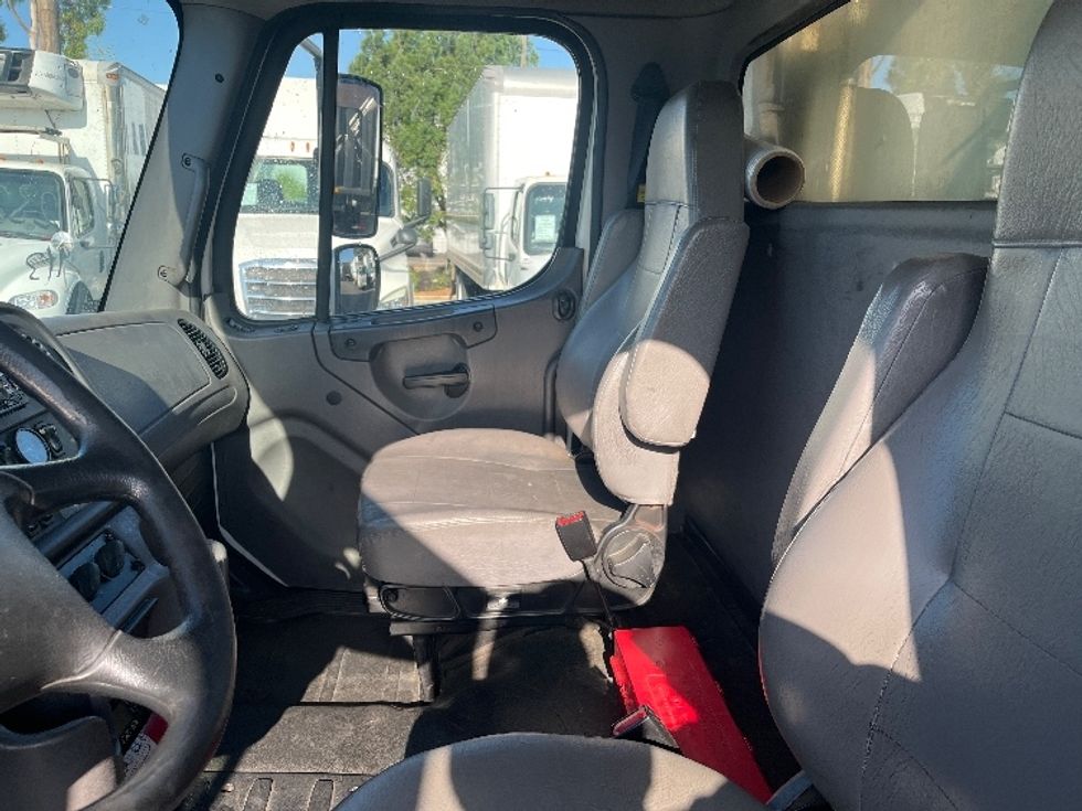 Refrigerated Truck-Light and Medium Duty Trucks-Freightliner-2019-M2-Torrance-CA-338,003\n\t\tmiles-$ 24,750 - Image 17