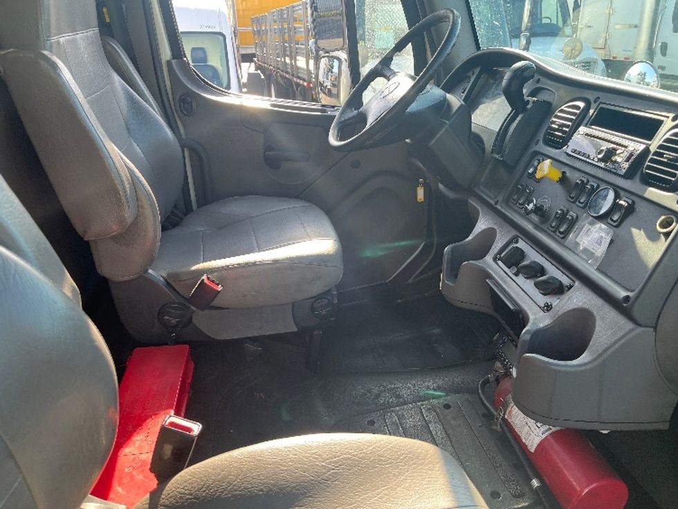 Refrigerated Truck-Light and Medium Duty Trucks-Freightliner-2019-M2-Torrance-CA-338,003\n\t\tmiles-$ 24,750 - Image 20