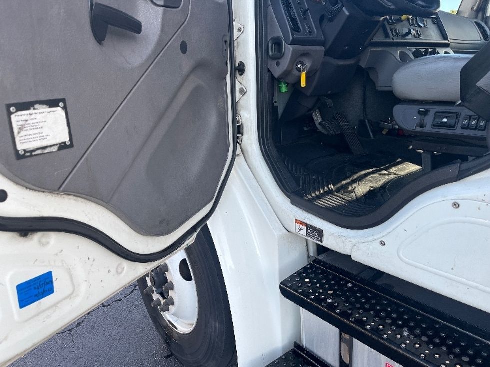Refrigerated Truck-Light and Medium Duty Trucks-Freightliner-2019-M2-Torrance-CA-339,345\n\t\tmiles-$ 24,500 - Image 15