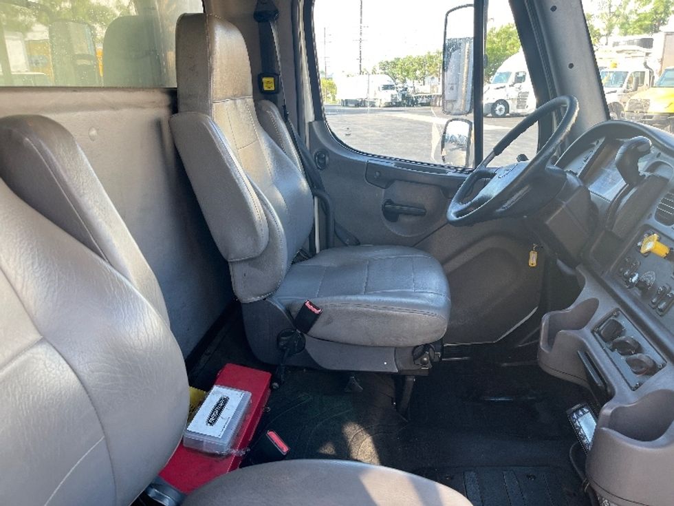 Refrigerated Truck-Light and Medium Duty Trucks-Freightliner-2019-M2-Torrance-CA-339,345\n\t\tmiles-$ 24,500 - Image 21