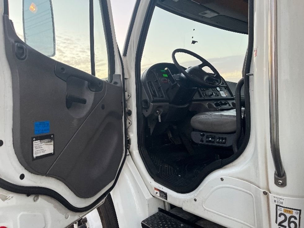 Refrigerated Truck-Light and Medium Duty Trucks-Freightliner-2019-M2-Torrance-CA-339,528\n\t\tmiles-$ 24,250 - Image 16