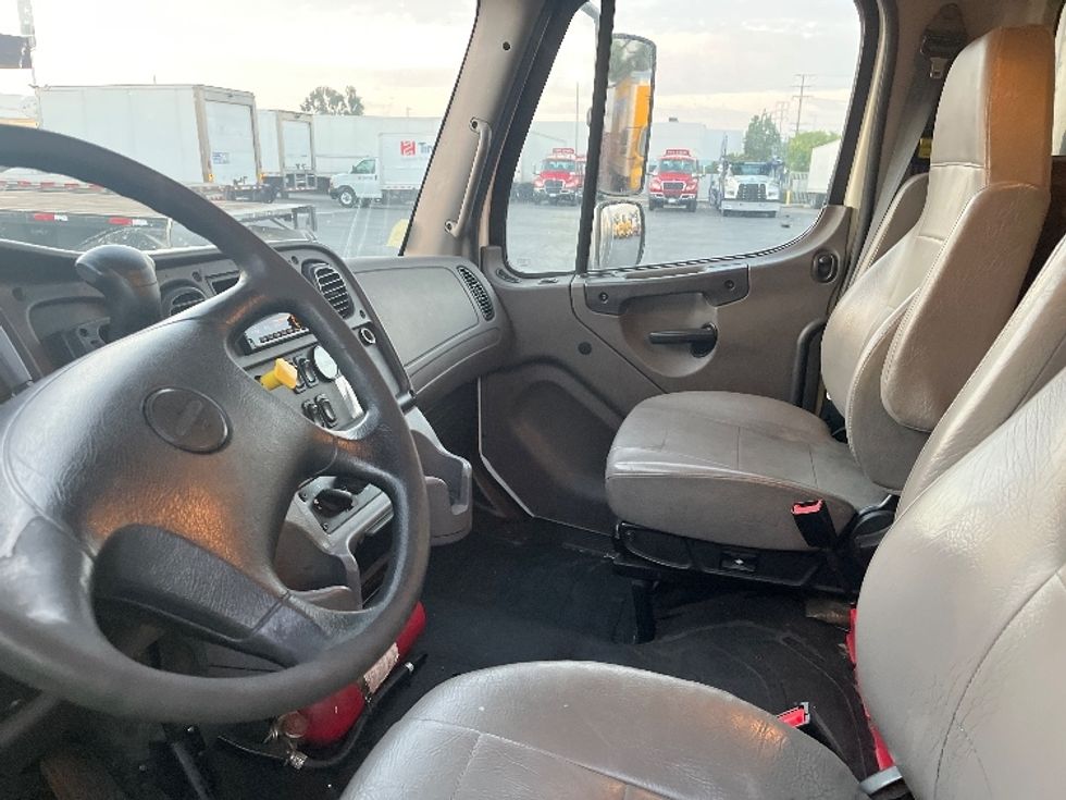 Refrigerated Truck-Light and Medium Duty Trucks-Freightliner-2019-M2-Torrance-CA-339,528\n\t\tmiles-$ 24,250 - Image 19