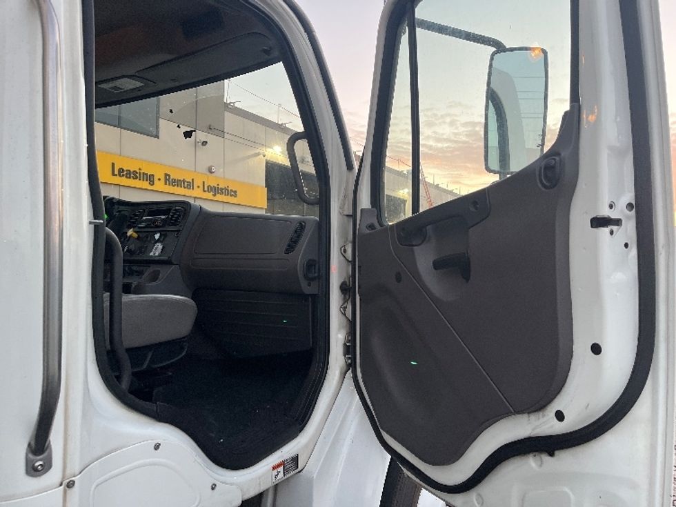 Refrigerated Truck-Light and Medium Duty Trucks-Freightliner-2019-M2-Torrance-CA-339,528\n\t\tmiles-$ 24,250 - Image 20