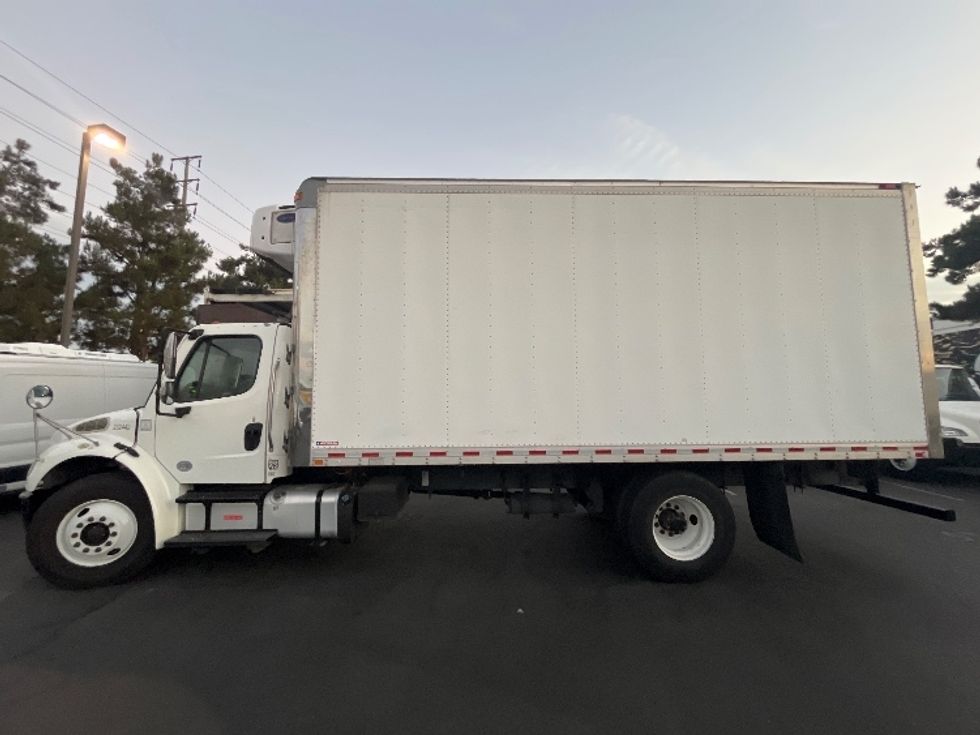 Refrigerated Truck-Light and Medium Duty Trucks-Freightliner-2019-M2-Torrance-CA-339,528\n\t\tmiles-$ 24,250 - Image 4