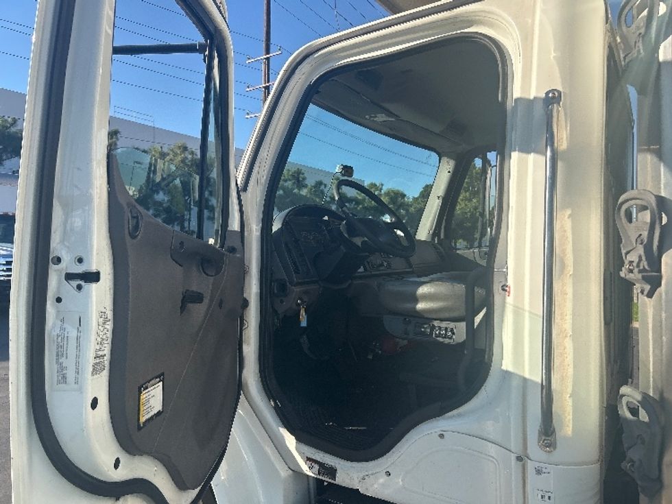 Refrigerated Truck-Light and Medium Duty Trucks-Freightliner-2019-M2-Torrance-CA-344,578\n\t\tmiles-$ 23,500 - Image 15