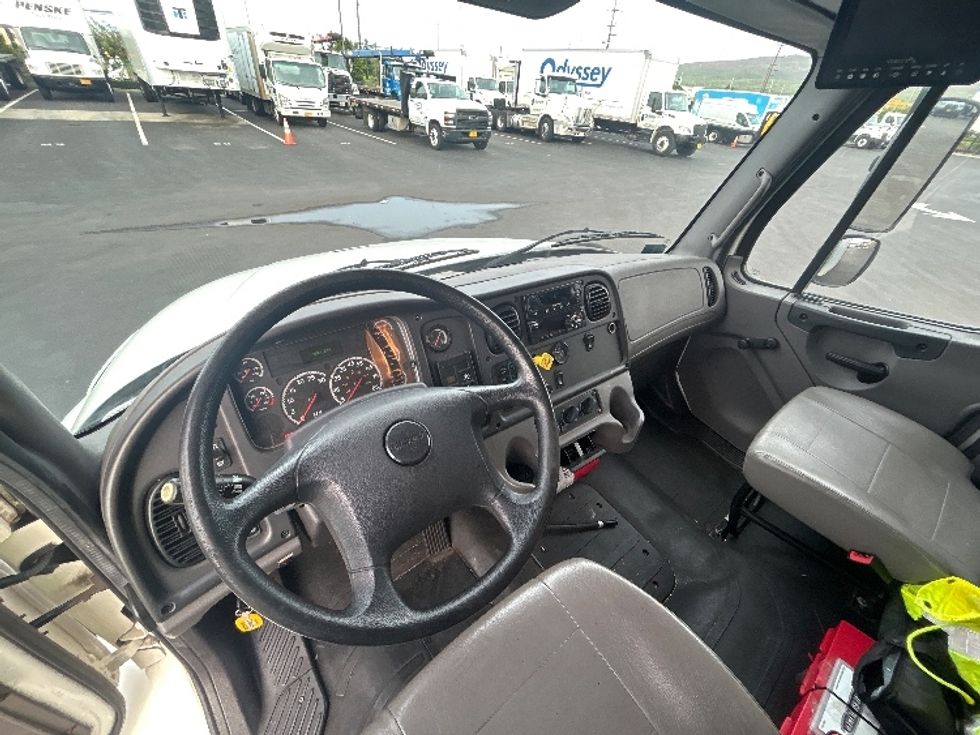 Refrigerated Truck-Light and Medium Duty Trucks-Freightliner-2019-M2-Torrance-CA-46,358\n\t\tmiles-$ 61,500 - Image 17