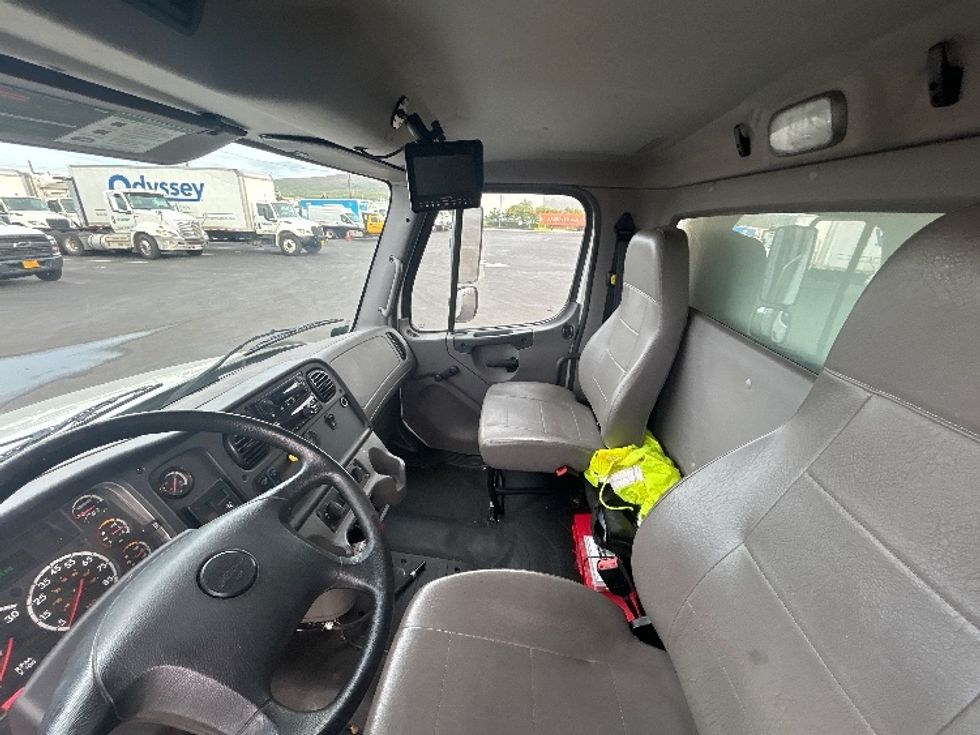 Refrigerated Truck-Light and Medium Duty Trucks-Freightliner-2019-M2-Torrance-CA-46,358\n\t\tmiles-$ 61,500 - Image 18