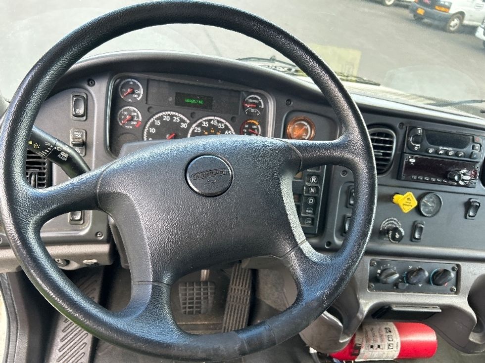 Refrigerated Truck-Light and Medium Duty Trucks-Freightliner-2019-M2-Torrance-CA-60,217\n\t\tmiles-$ 59,750 - Image 18