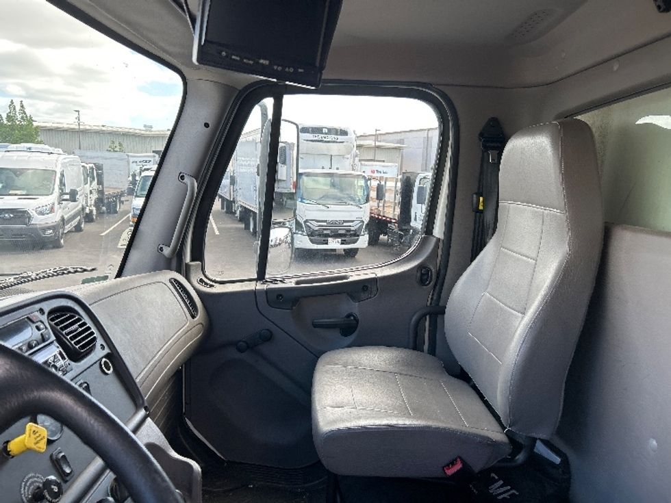 Refrigerated Truck-Light and Medium Duty Trucks-Freightliner-2019-M2-Torrance-CA-60,217\n\t\tmiles-$ 59,750 - Image 19