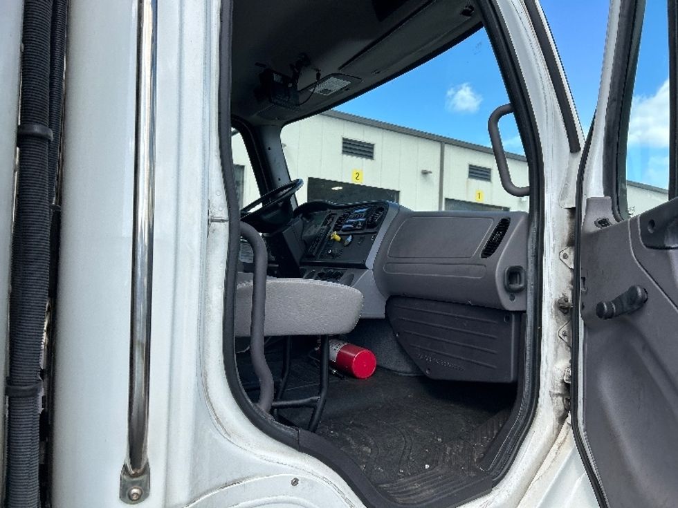 Refrigerated Truck-Light and Medium Duty Trucks-Freightliner-2019-M2-Torrance-CA-60,217\n\t\tmiles-$ 59,750 - Image 20