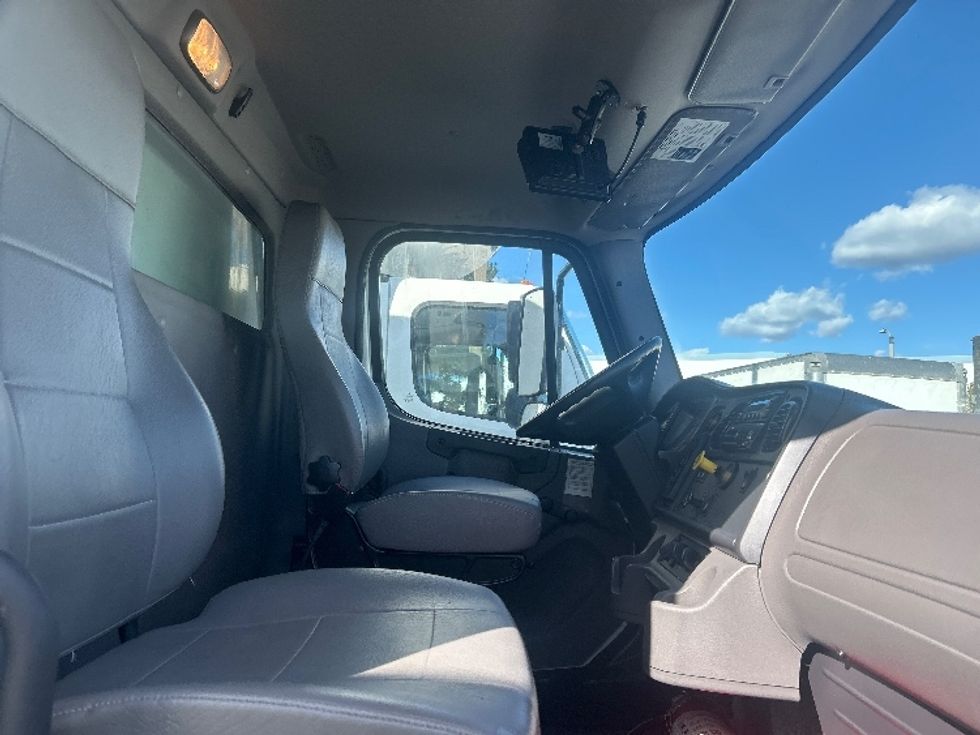Refrigerated Truck-Light and Medium Duty Trucks-Freightliner-2019-M2-Torrance-CA-60,217\n\t\tmiles-$ 59,750 - Image 22