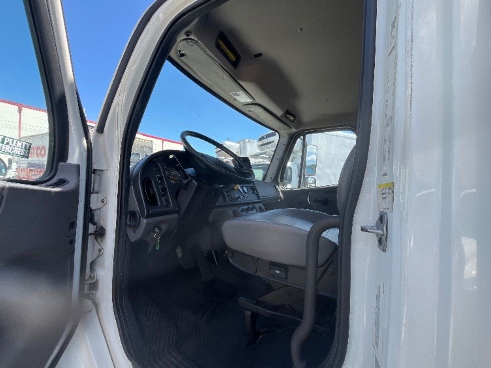 Refrigerated Truck-Light and Medium Duty Trucks-Freightliner-2019-M2-Torrance-CA-63,751\n\t\tmiles-$ 57,250 - Image 15
