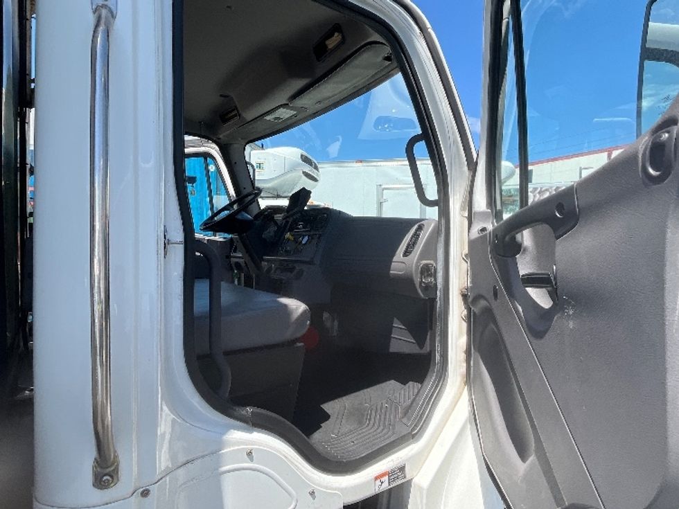 Refrigerated Truck-Light and Medium Duty Trucks-Freightliner-2019-M2-Torrance-CA-63,751\n\t\tmiles-$ 57,250 - Image 19