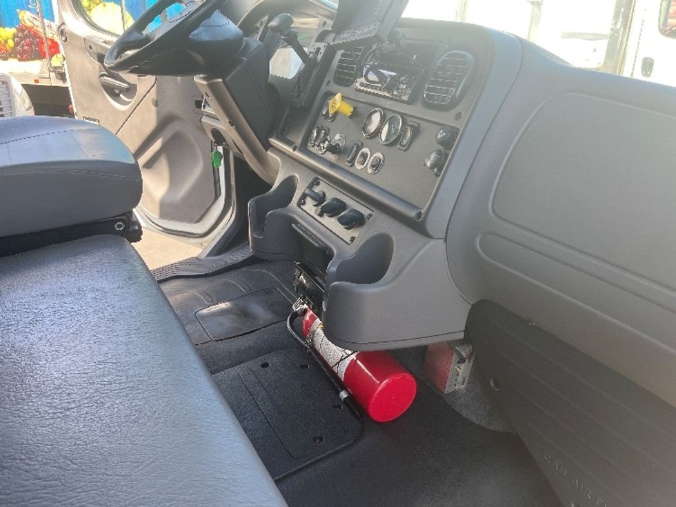 Refrigerated Truck-Light and Medium Duty Trucks-Freightliner-2019-M2-Torrance-CA-63,751\n\t\tmiles-$ 57,250 - Image 21