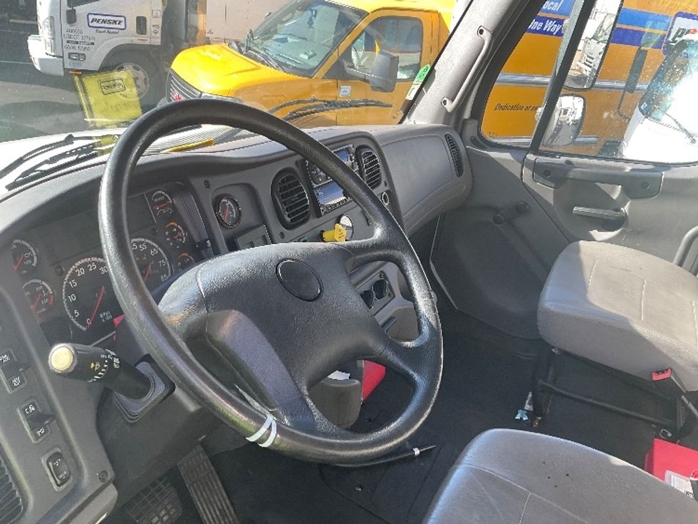 Refrigerated Truck-Light and Medium Duty Trucks-Freightliner-2019-M2-Torrance-CA-66,121\n\t\tmiles-$ 59,000 - Image 17