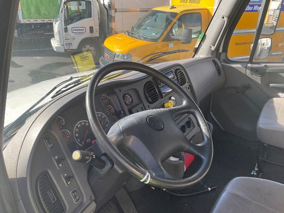 Refrigerated Truck-Light and Medium Duty Trucks-Freightliner-2019-M2-Torrance-CA-66,121\n\t\tmiles-$ 59,000 - Image 18