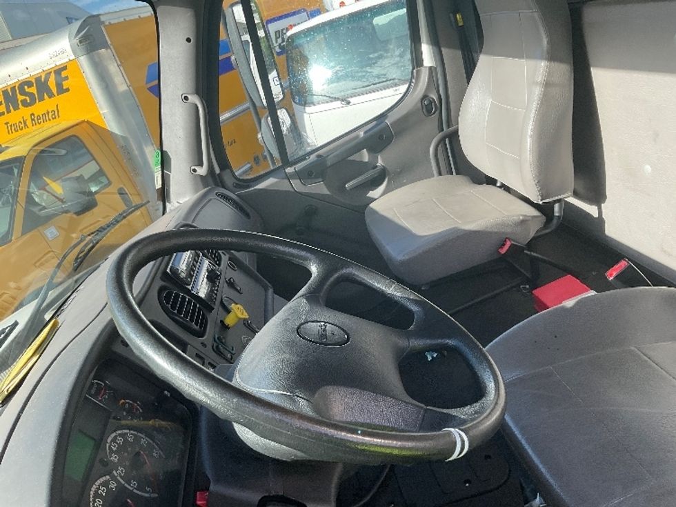 Refrigerated Truck-Light and Medium Duty Trucks-Freightliner-2019-M2-Torrance-CA-66,121\n\t\tmiles-$ 59,000 - Image 19