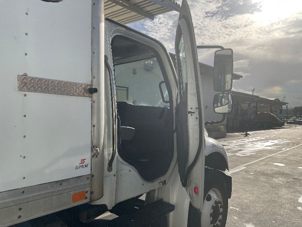 Refrigerated Truck-Light and Medium Duty Trucks-Freightliner-2019-M2-Torrance-CA-66,121\n\t\tmiles-$ 59,000 - Image 20