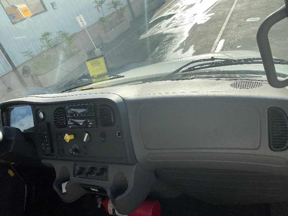 Refrigerated Truck-Light and Medium Duty Trucks-Freightliner-2019-M2-Torrance-CA-66,121\n\t\tmiles-$ 59,000 - Image 21