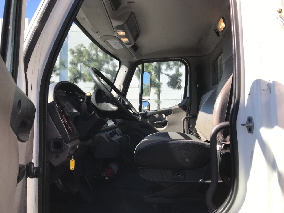Refrigerated Truck-Light and Medium Duty Trucks-Freightliner-2019-M2-Torrance-CA-69,928\n\t\tmiles-$ 59,750 - Image 17