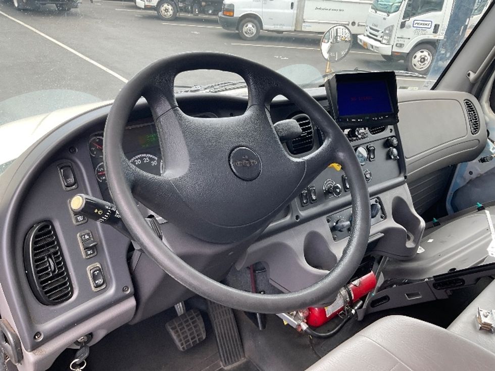 Refrigerated Truck-Light and Medium Duty Trucks-Freightliner-2019-M2-Torrance-CA-70,209\n\t\tmiles-$ 59,000 - Image 17