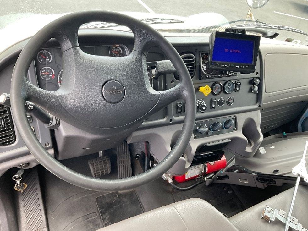 Refrigerated Truck-Light and Medium Duty Trucks-Freightliner-2019-M2-Torrance-CA-70,209\n\t\tmiles-$ 59,000 - Image 18