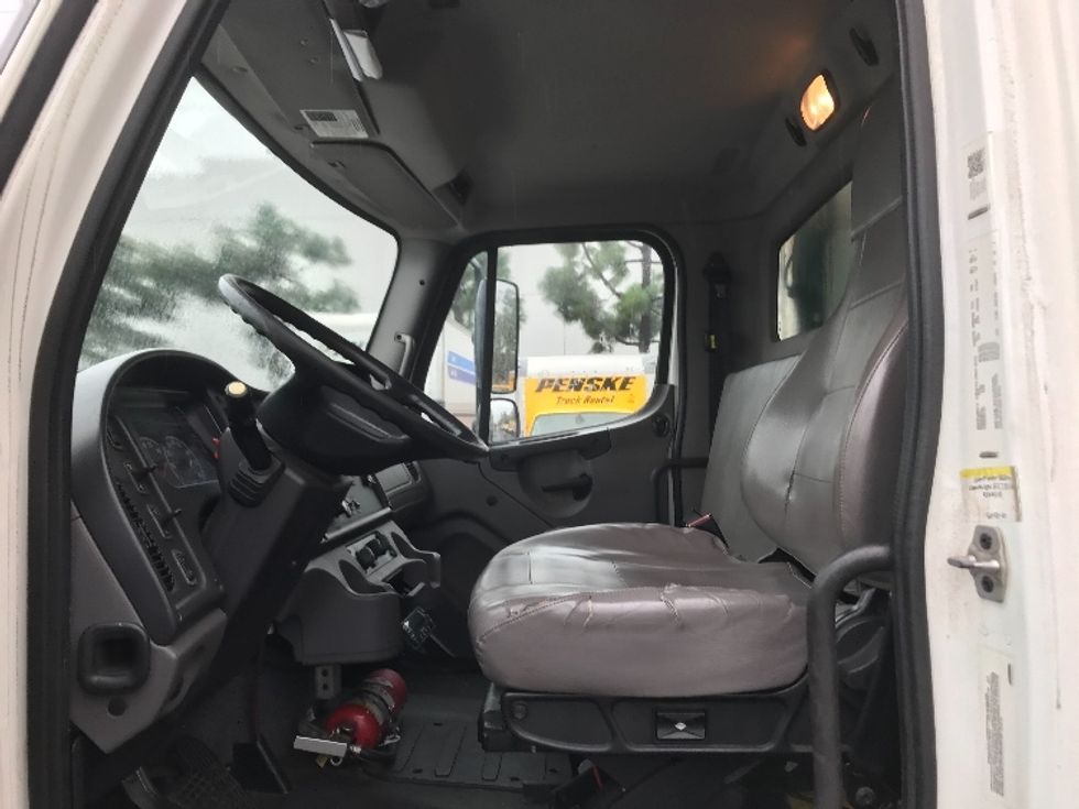 Refrigerated Truck-Light and Medium Duty Trucks-Freightliner-2019-M2-Torrance-CA-71,719\n\t\tmiles-$ 59,250 - Image 17