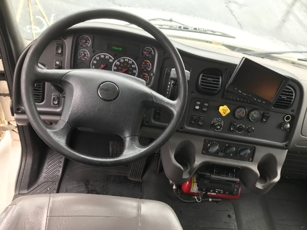 Refrigerated Truck-Light and Medium Duty Trucks-Freightliner-2019-M2-Torrance-CA-71,719\n\t\tmiles-$ 59,250 - Image 18