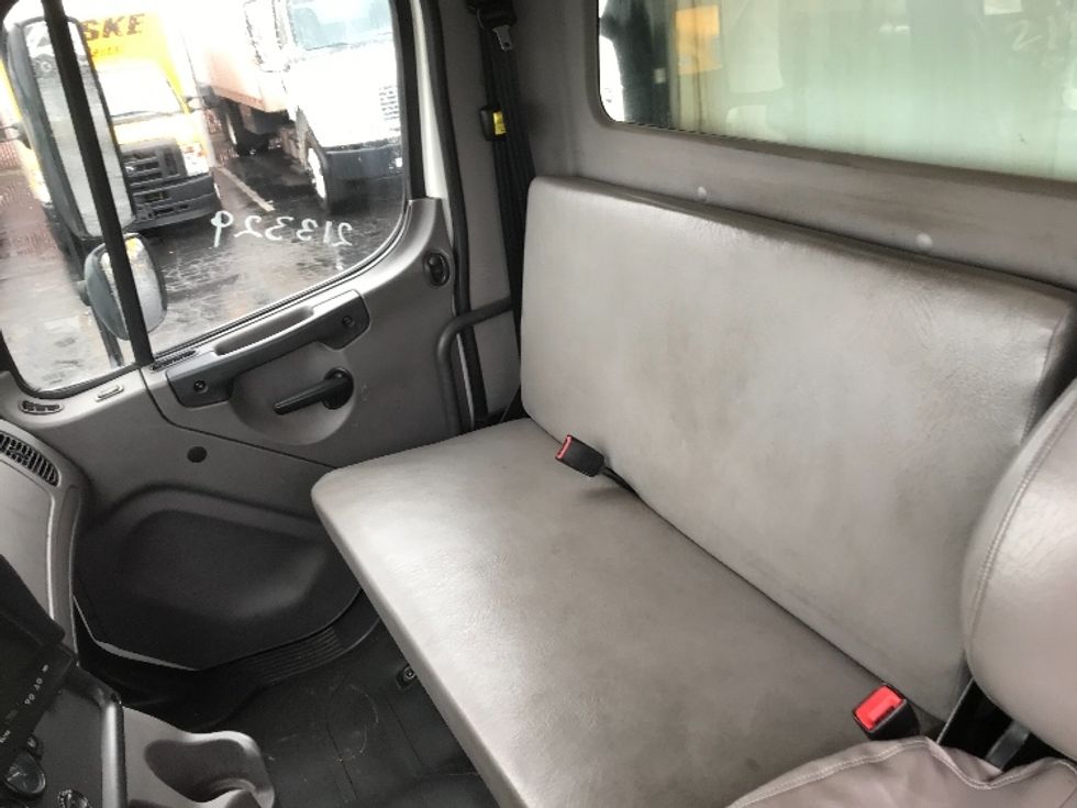 Refrigerated Truck-Light and Medium Duty Trucks-Freightliner-2019-M2-Torrance-CA-71,719\n\t\tmiles-$ 59,250 - Image 19