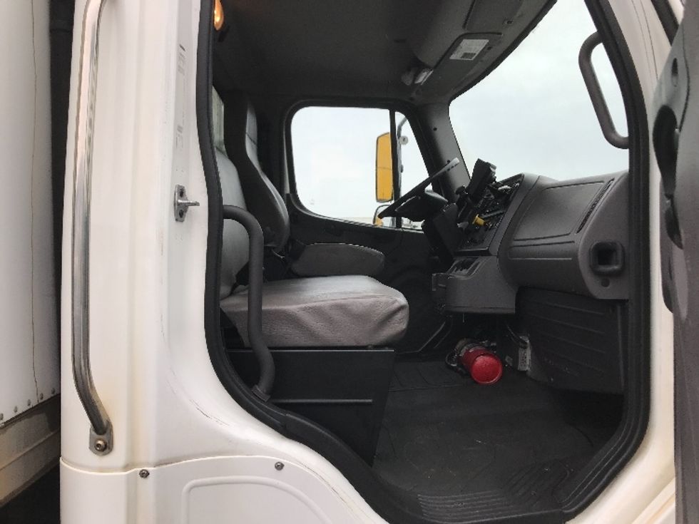 Refrigerated Truck-Light and Medium Duty Trucks-Freightliner-2019-M2-Torrance-CA-71,719\n\t\tmiles-$ 59,250 - Image 22
