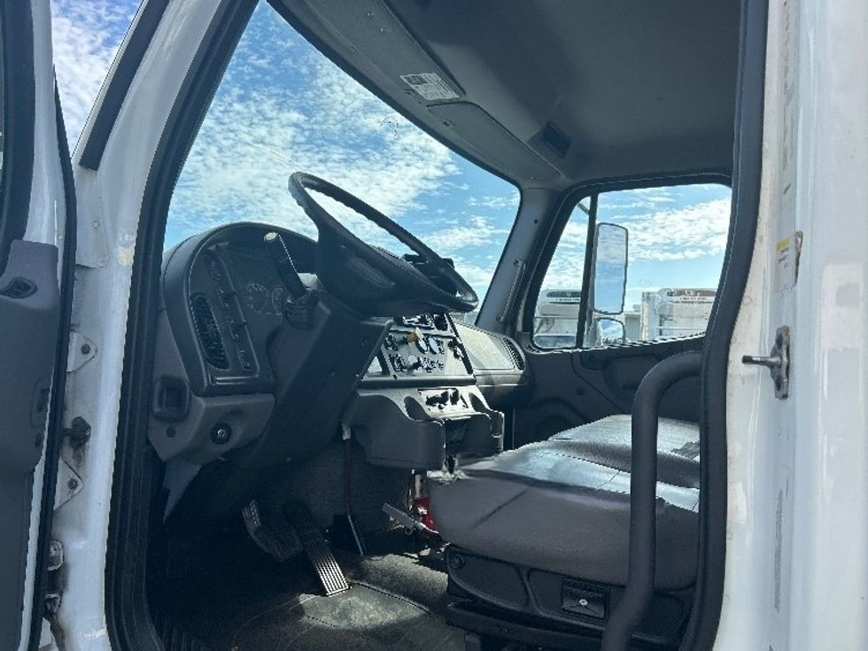 Refrigerated Truck-Light and Medium Duty Trucks-Freightliner-2019-M2-Torrance-CA-76,461\n\t\tmiles-$ 57,500 - Image 16