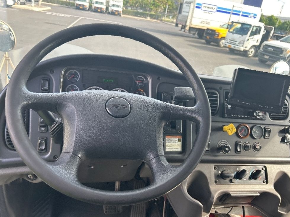 Refrigerated Truck-Light and Medium Duty Trucks-Freightliner-2019-M2-Torrance-CA-76,461\n\t\tmiles-$ 57,500 - Image 18