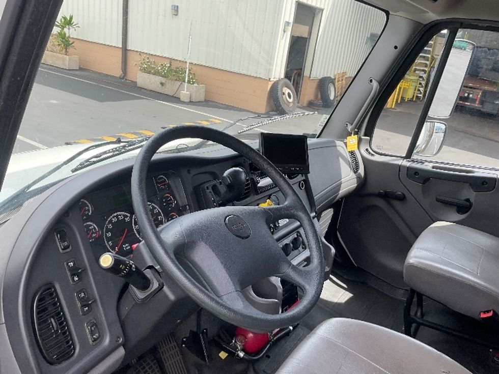 Refrigerated Truck-Light and Medium Duty Trucks-Freightliner-2019-M2-Torrance-CA-90,140\n\t\tmiles-$ 62,250 - Image 17