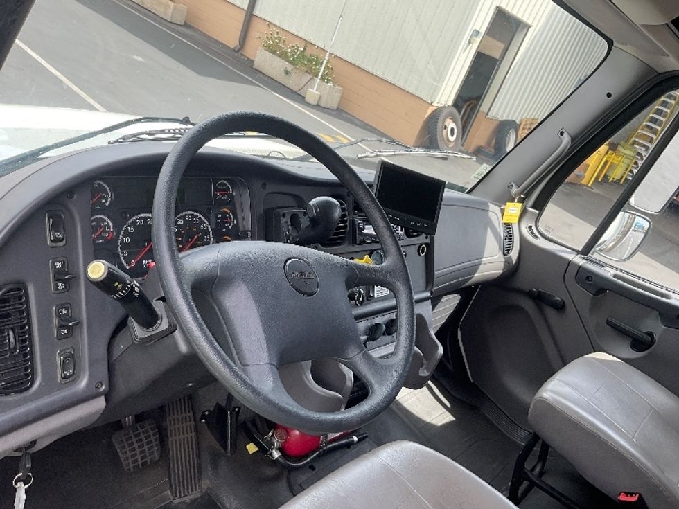 Refrigerated Truck-Light and Medium Duty Trucks-Freightliner-2019-M2-Torrance-CA-90,140\n\t\tmiles-$ 62,250 - Image 18