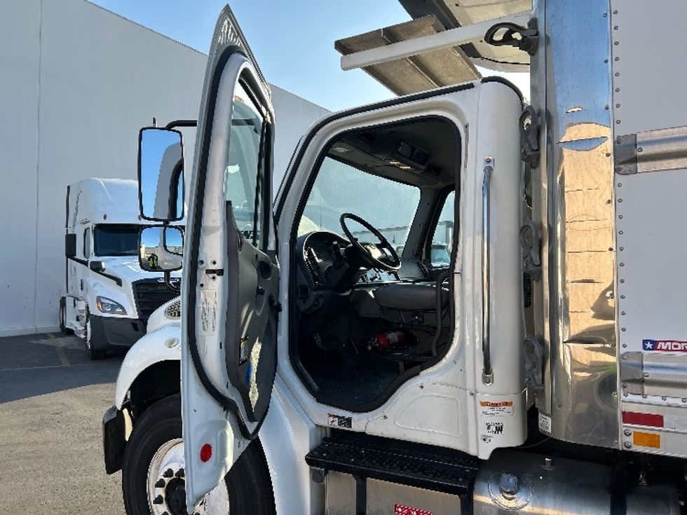 Refrigerated Truck-Light and Medium Duty Trucks-Freightliner-2019-M2-Vernon-CA-159,094\n\t\tmiles-$ 69,250 - Image 15