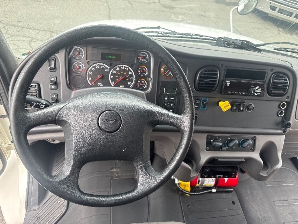 Refrigerated Truck-Light and Medium Duty Trucks-Freightliner-2019-M2-West Sacramento-CA-116,919\n\t\tmiles-$ 66,250 - Image 19