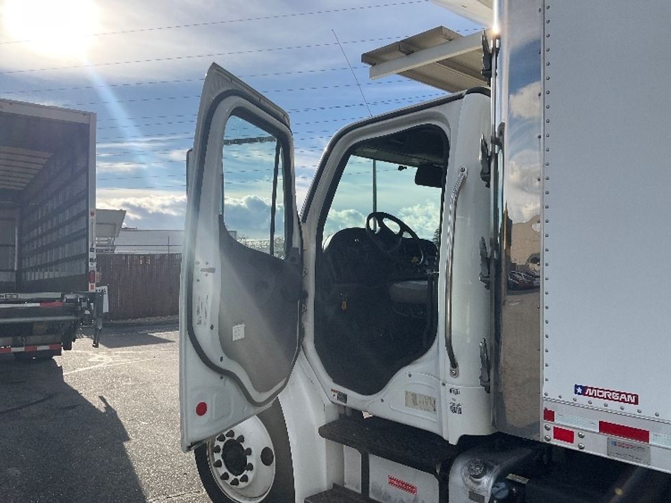 Refrigerated Truck-Light and Medium Duty Trucks-Freightliner-2019-M2-West Sacramento-CA-143,850\n\t\tmiles-$ 54,000 - Image 17