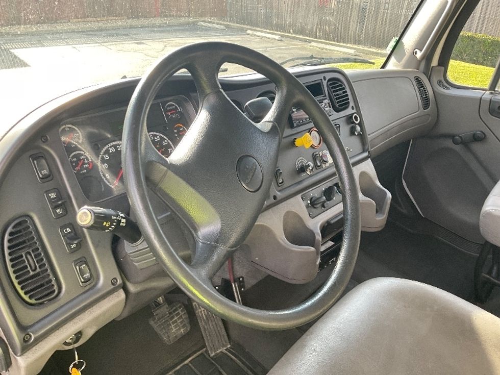 Refrigerated Truck-Light and Medium Duty Trucks-Freightliner-2019-M2-West Sacramento-CA-143,850\n\t\tmiles-$ 54,000 - Image 18