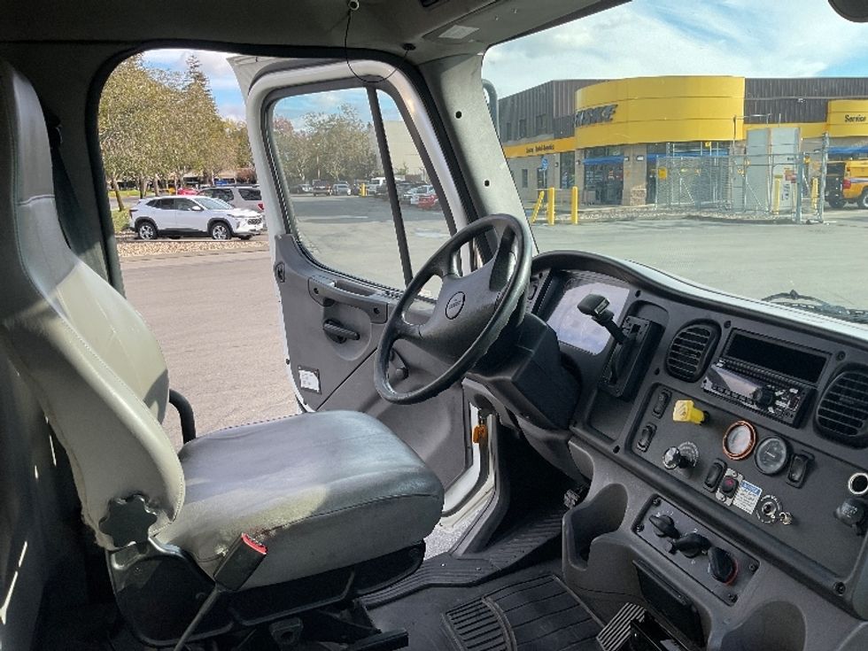 Refrigerated Truck-Light and Medium Duty Trucks-Freightliner-2019-M2-West Sacramento-CA-143,850\n\t\tmiles-$ 54,000 - Image 22