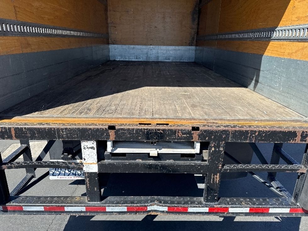 Refrigerated Truck-Light and Medium Duty Trucks-Freightliner-2019-M2-West Sacramento-CA-154,763\n\t\tmiles-$ 42,250 - Image 10