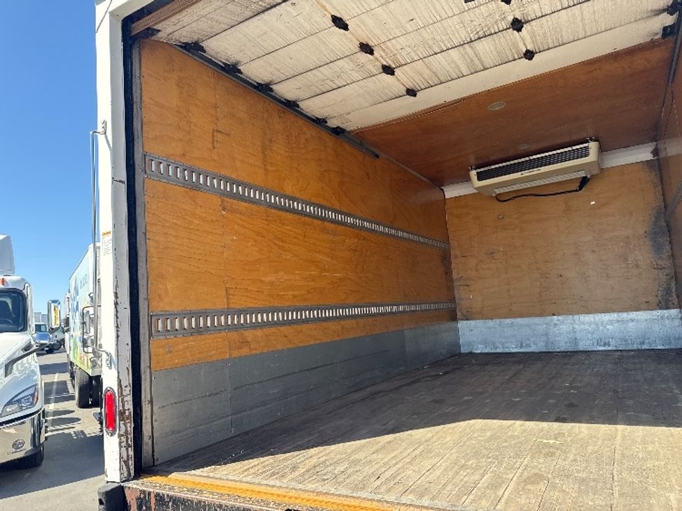 Refrigerated Truck-Light and Medium Duty Trucks-Freightliner-2019-M2-West Sacramento-CA-154,763\n\t\tmiles-$ 42,250 - Image 11