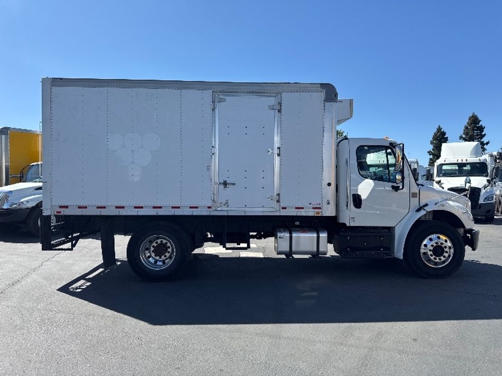 Refrigerated Truck-Light and Medium Duty Trucks-Freightliner-2019-M2-West Sacramento-CA-154,763\n\t\tmiles-$ 42,250 - Image 15