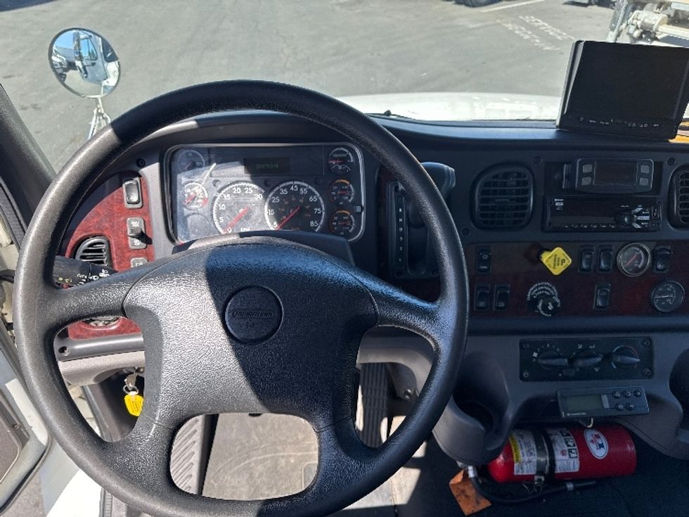 Refrigerated Truck-Light and Medium Duty Trucks-Freightliner-2019-M2-West Sacramento-CA-154,763\n\t\tmiles-$ 42,250 - Image 18